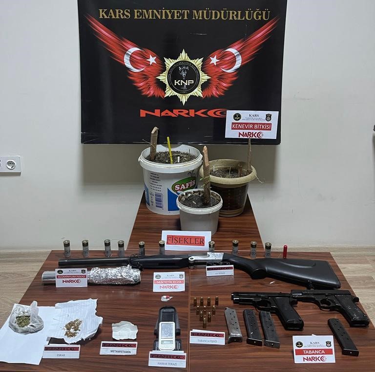 -kars’ta-uyusturucu-tacirlerine-safak-soku-(2).jpg
