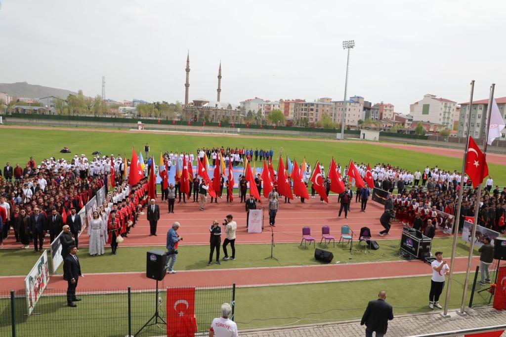19-mayis-ataturk’u-anma-genclik-ve-spor-bayrami,-tum-yurtta-oldugu-gibi-kars’ta-da-coskuyla-kutlandi-(9).jpeg