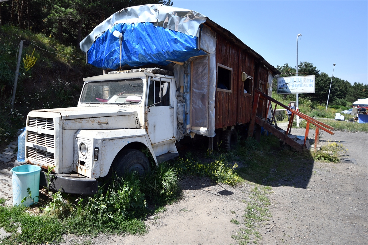 1972-model-kamyonu-balik-lokantasina-donusturdu-(11).jpg