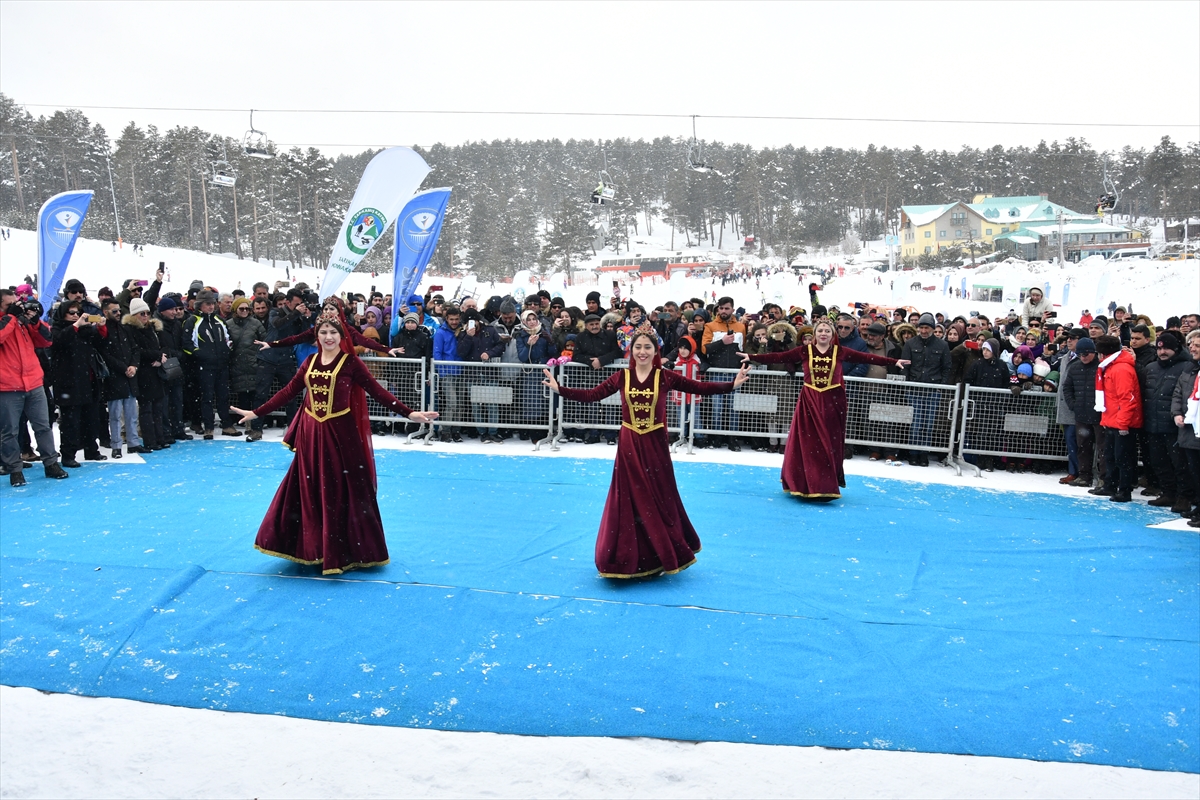 5.-sarikamis-kis-oyunlari-festivalinde-renkli-goruntuler-(4).jpg