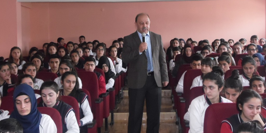 afad-muduru-aygan,-ogrencileri-bilgilendirdi2.jpg