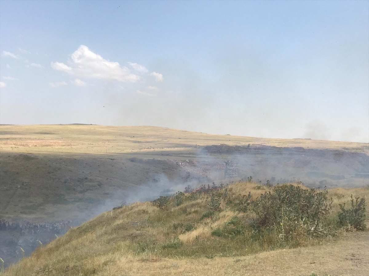 ani-orenyerinde-ot-yangini-(5).jpg