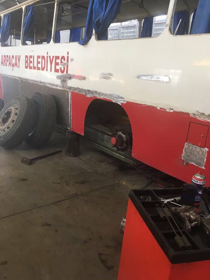 arpacay-belediyesi-atil-durumdaki-aracini-onardi-(2).jpg