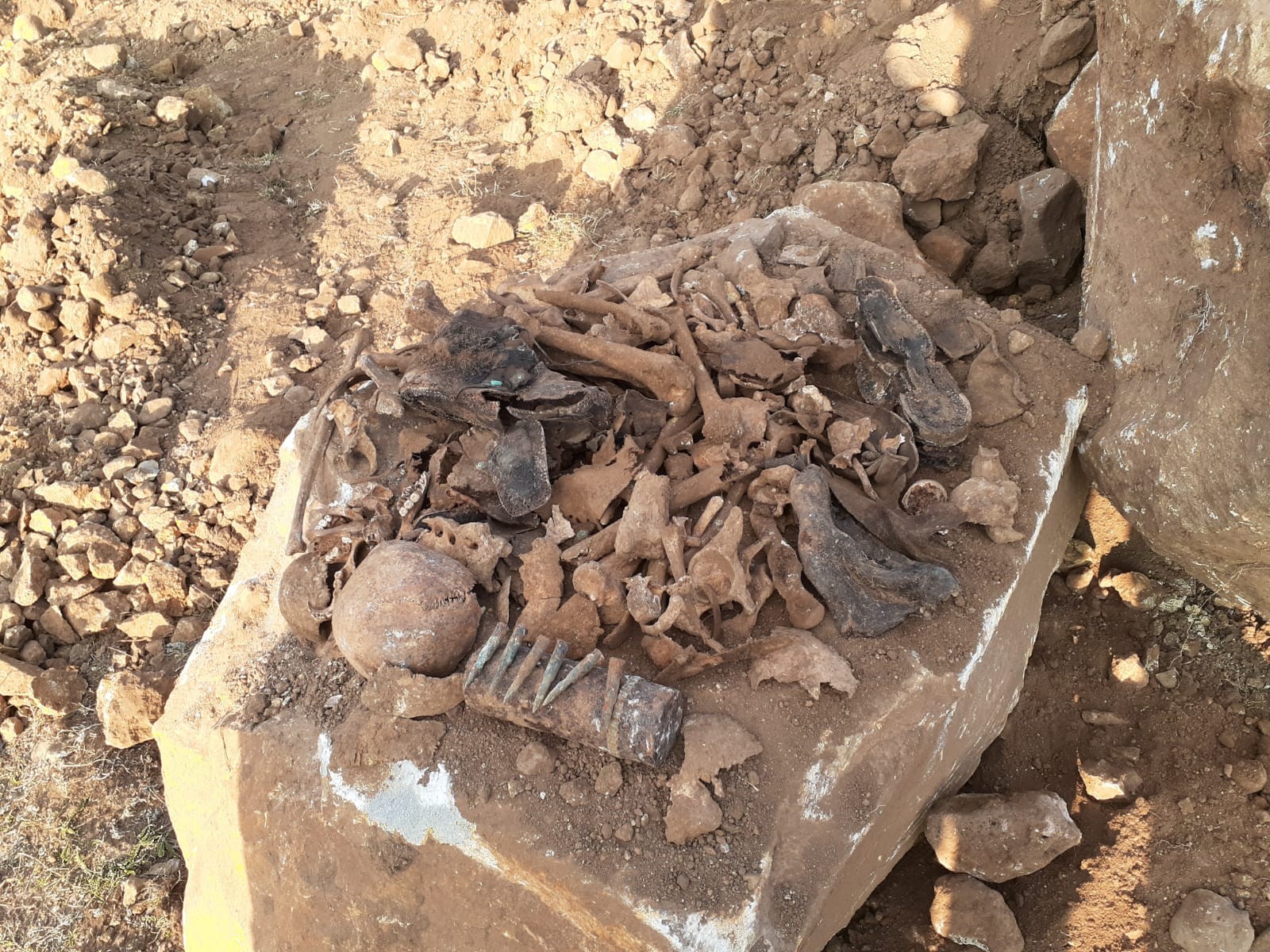 atik-su-kanali-kazisinda-insan-kemikleri,-mermi-ve-curumus-cariklar-bulundu-(5).jpg