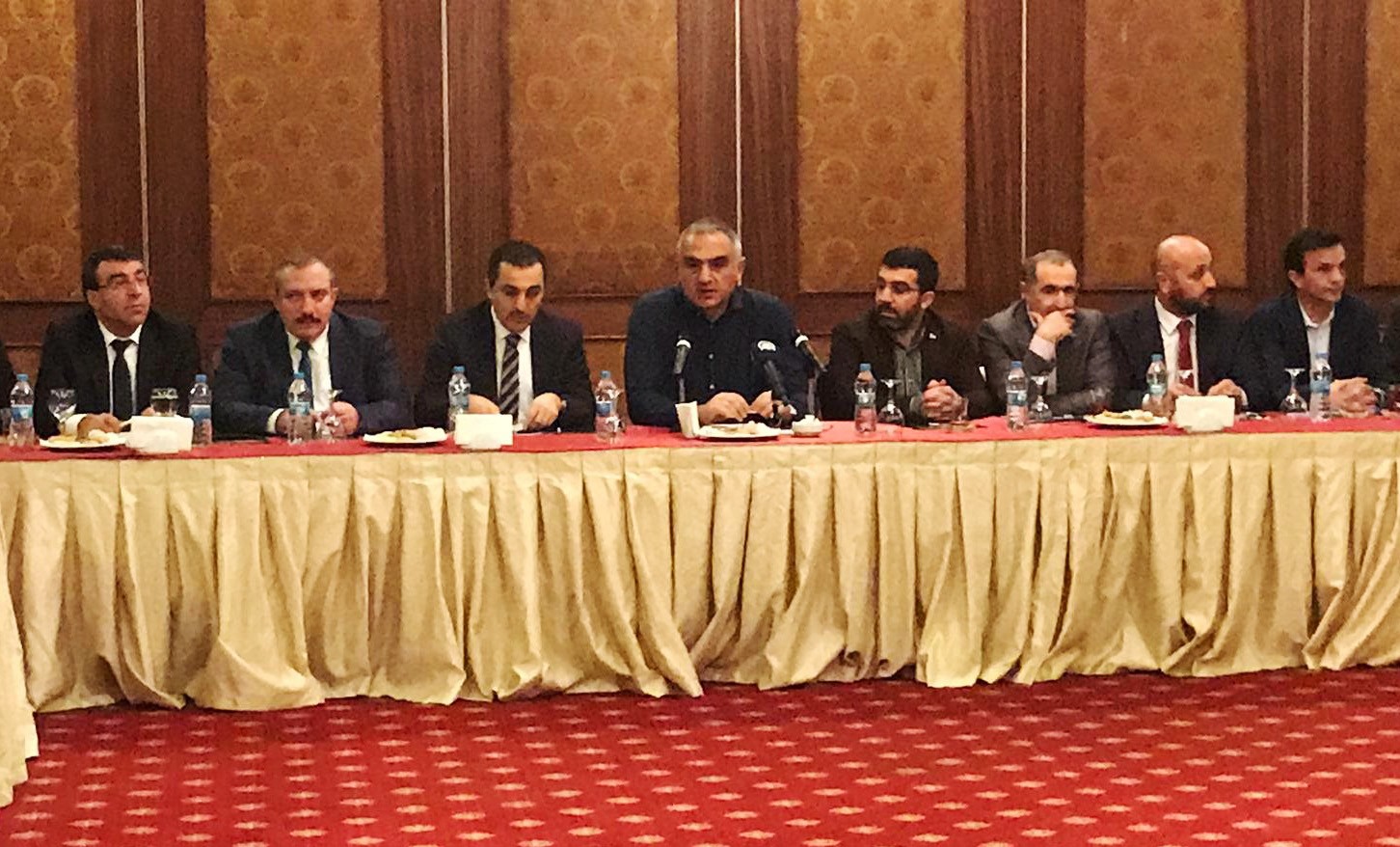 bakan-ersoy,-turizm-sektorunun-temsilcileriyle-bir-araya-geldi-(1).jpg