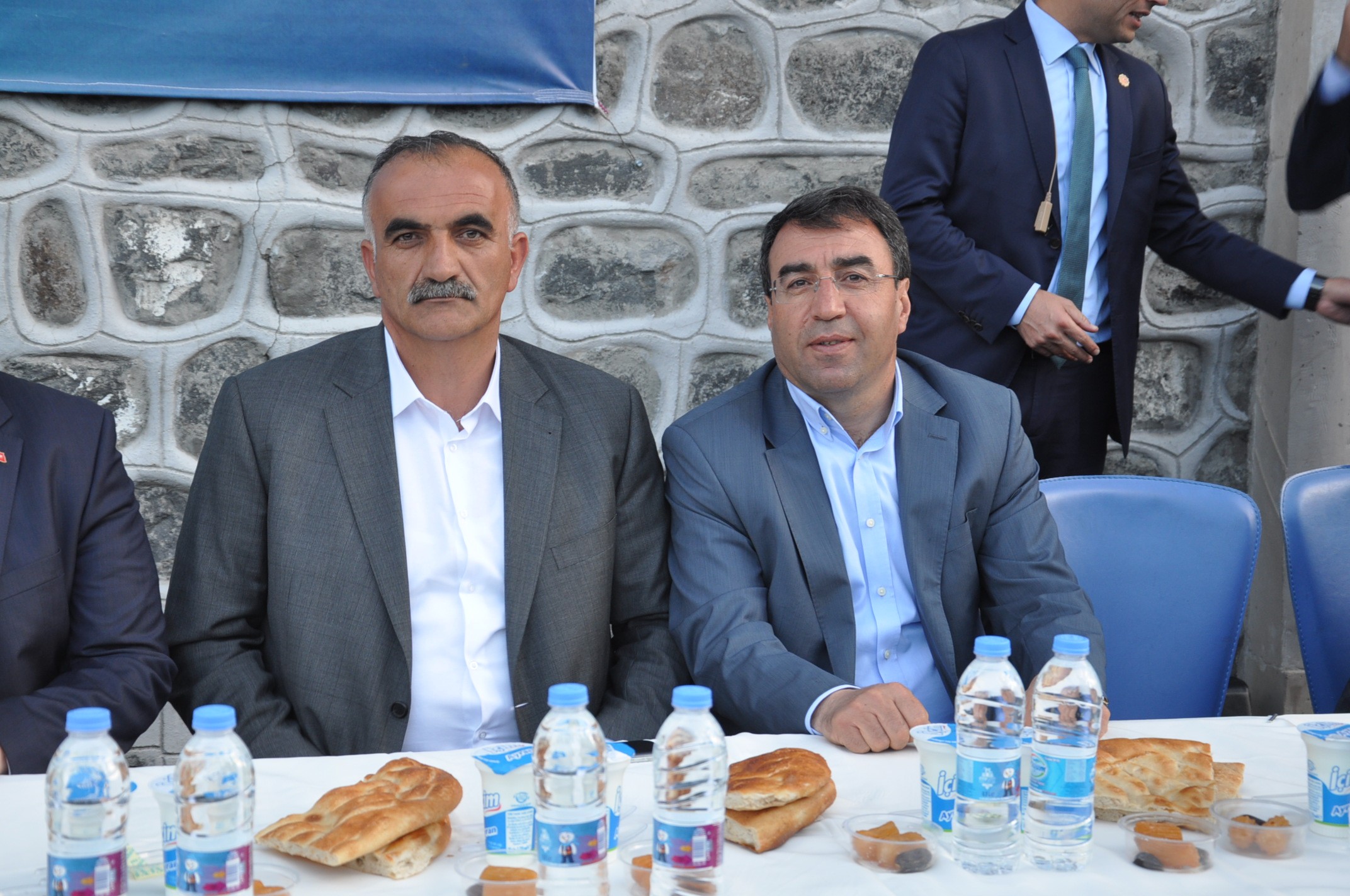bakan-zeybekci-karsta-iftar-yemegi-(2).jpg