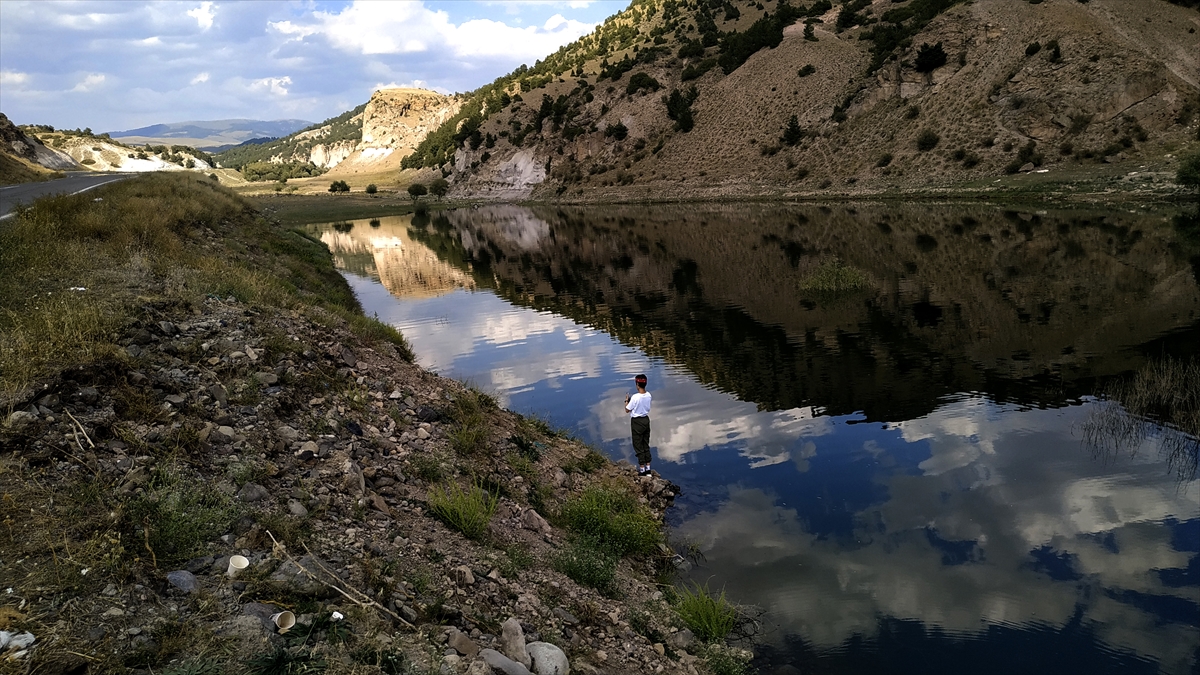 baraj-sulari-altinda-kalan-koy,-manzarasiyla-cazibe-merkezi-haline-geldi-(3).jpg