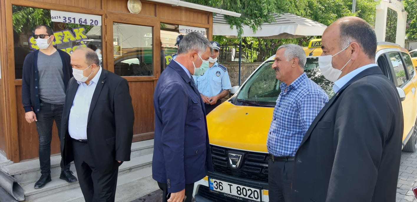 baskan-yildiz-zabitalarla-esnaflari-denetledi-(5).jpg
