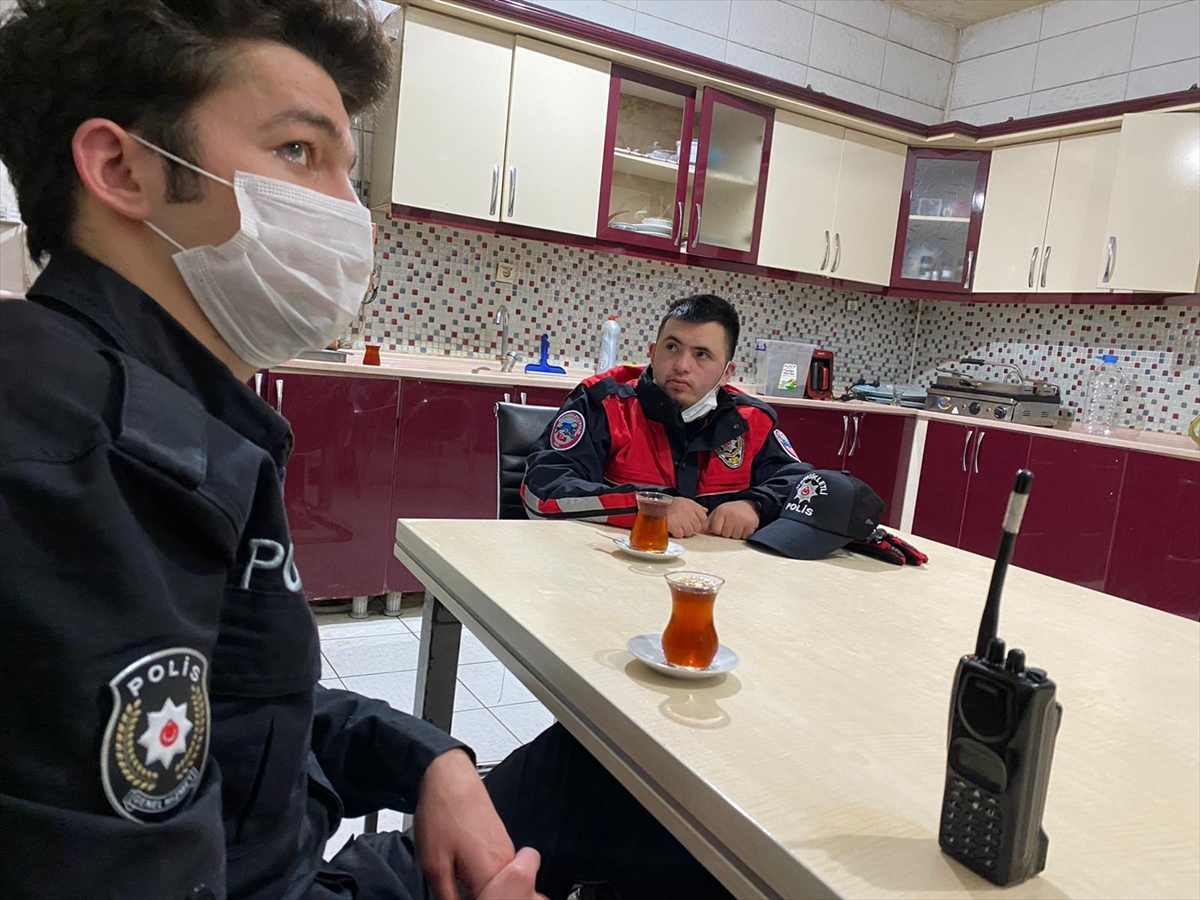 bir-gunlugune-polis-olan-down-sendromlu-muhammet’ten-vadandaslara-“evde-kal-cagrisi-(4).jpg