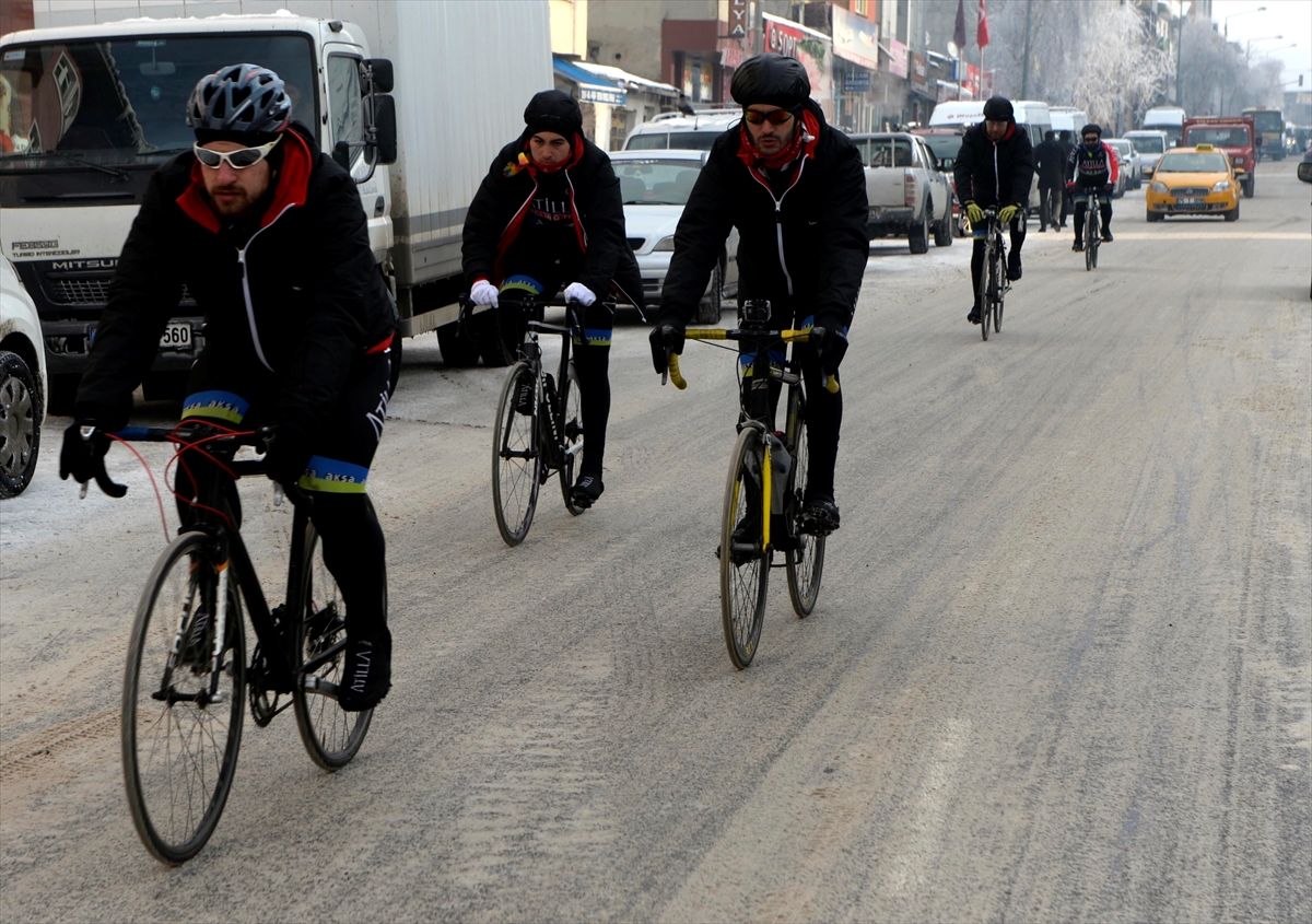 bisikletciler-sarikamis-sehitleri-icin-5-gundur-pedal-ceviriyor-(5).jpg