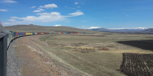 dev-ihracat-treni-karstan-yola-cikti-(2).jpg