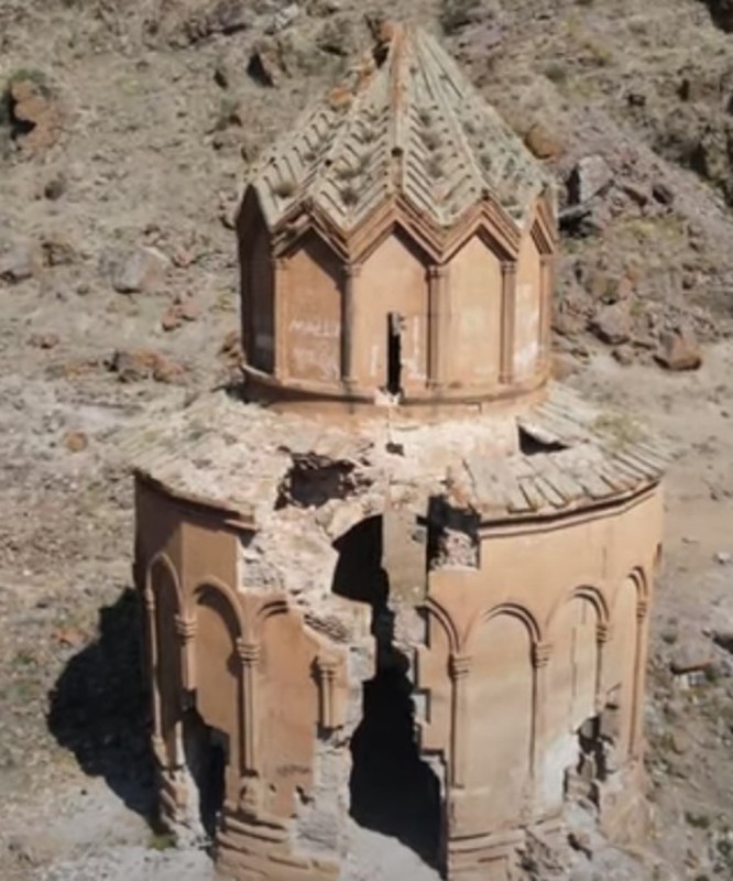 digor’da-bulunan-5-kiliseler-yikiliyor-(2).jpg