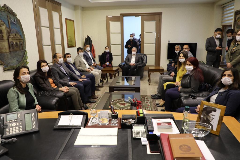 hdp’li-milletvekili-heyetinden-kars-belediyesi’ne-destek-ziyareti-(1).jpg