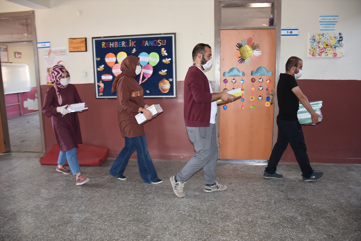 karantinasi-biten-beldenin-okulunu-iki-gunde-yuz-yuze-egitime-hazirladilar-(7).jpg