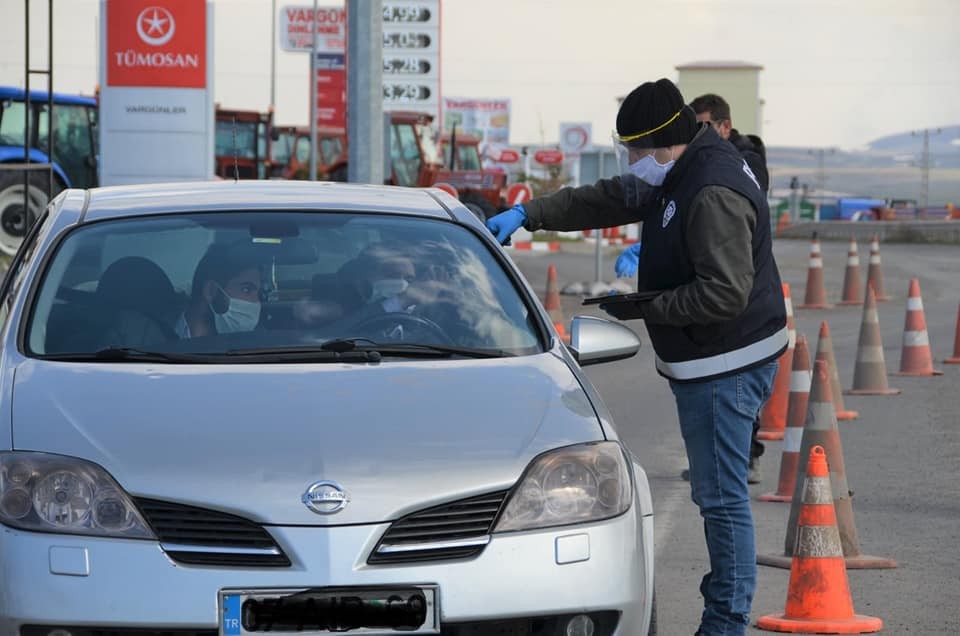 kars’in-giris-ve-cikislarinda-koronavirus-denetimi-(3).jpg