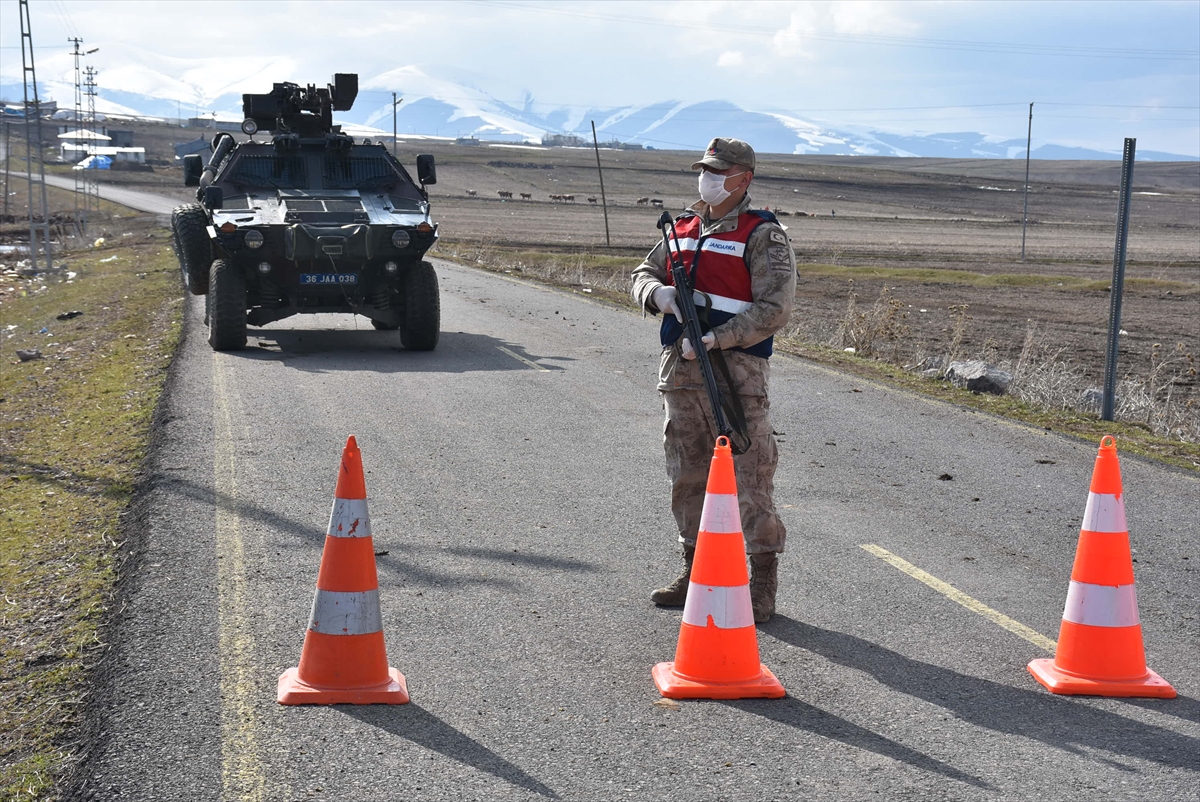 kars’in-o-ilcesinde-bir-koy-daha-karantinaya-alindi-(3).jpg