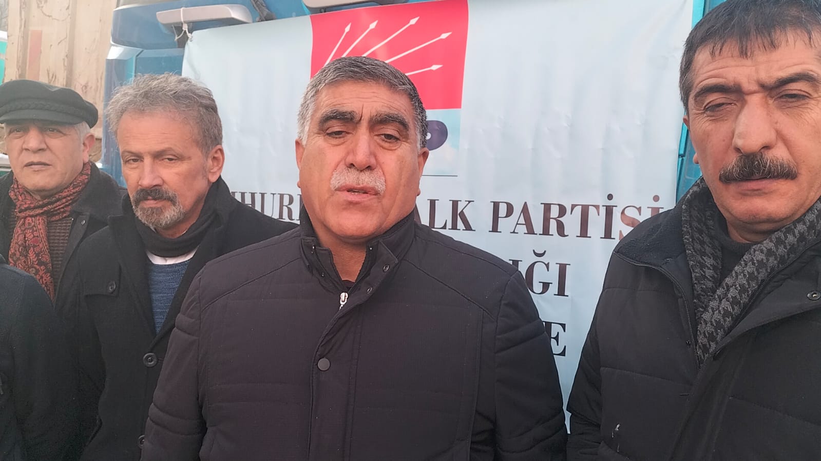 kars’ta,-chp-deprem-bolgesine-gida-ve-hayvan-yemi-goturuyor-(2).jpg