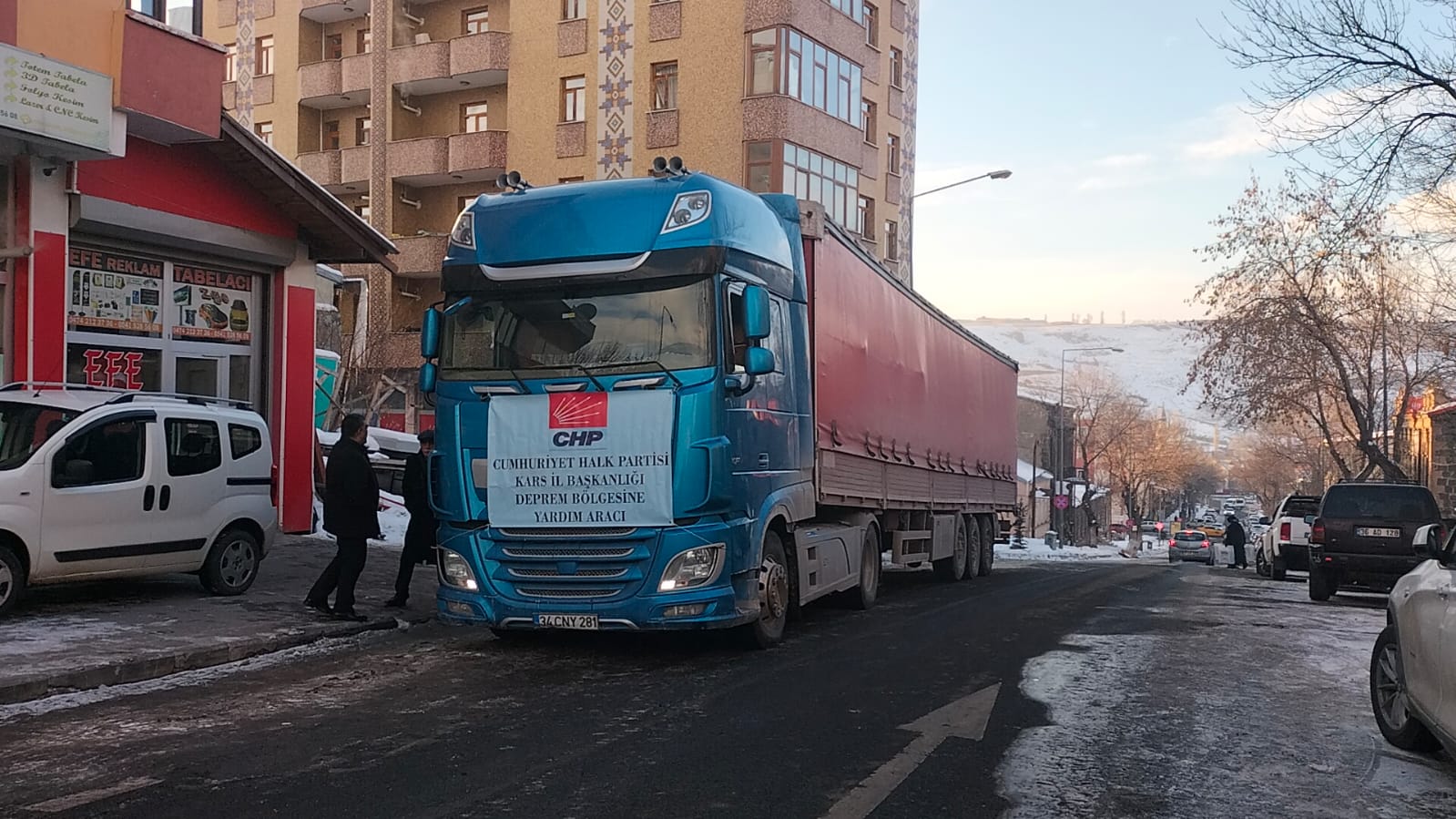 kars’ta,-chp-deprem-bolgesine-gida-ve-hayvan-yemi-goturuyor-(3).jpg