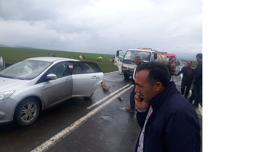 kars’ta-akaryakit-tankeri-ile-otomobil-carpisti-(2).jpg