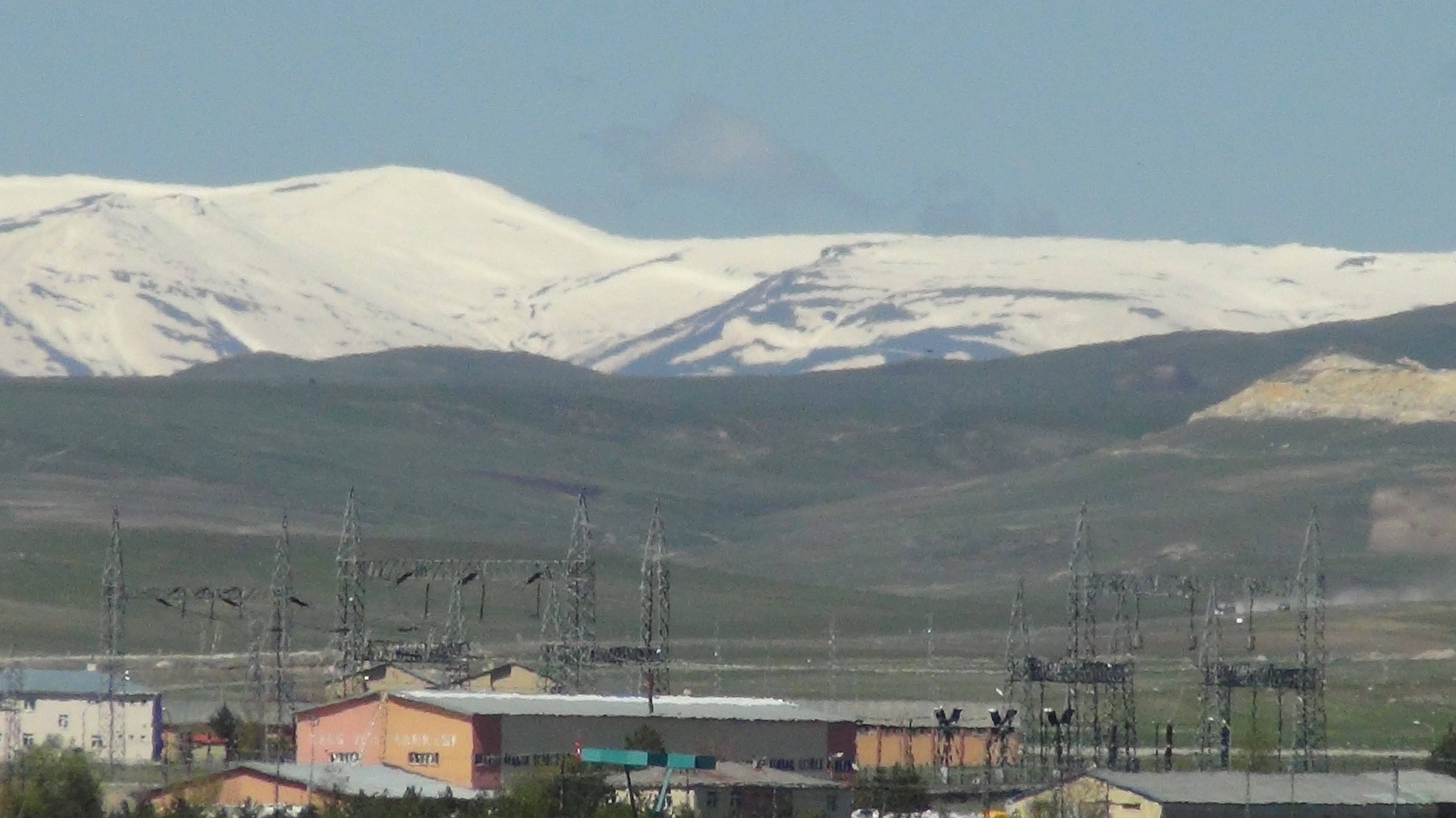 kars’ta-daglarin-zirvesi-beyaza-burundu-(3).jpg