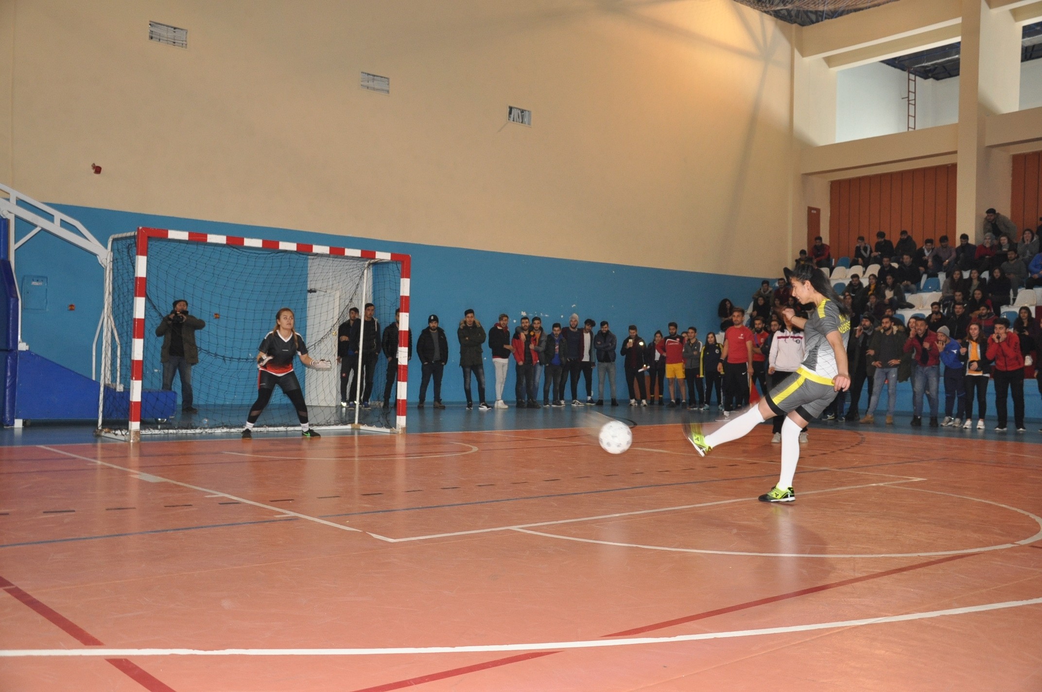 kars’ta-futsal-turnuvasi-sona-erdi-(4).jpg