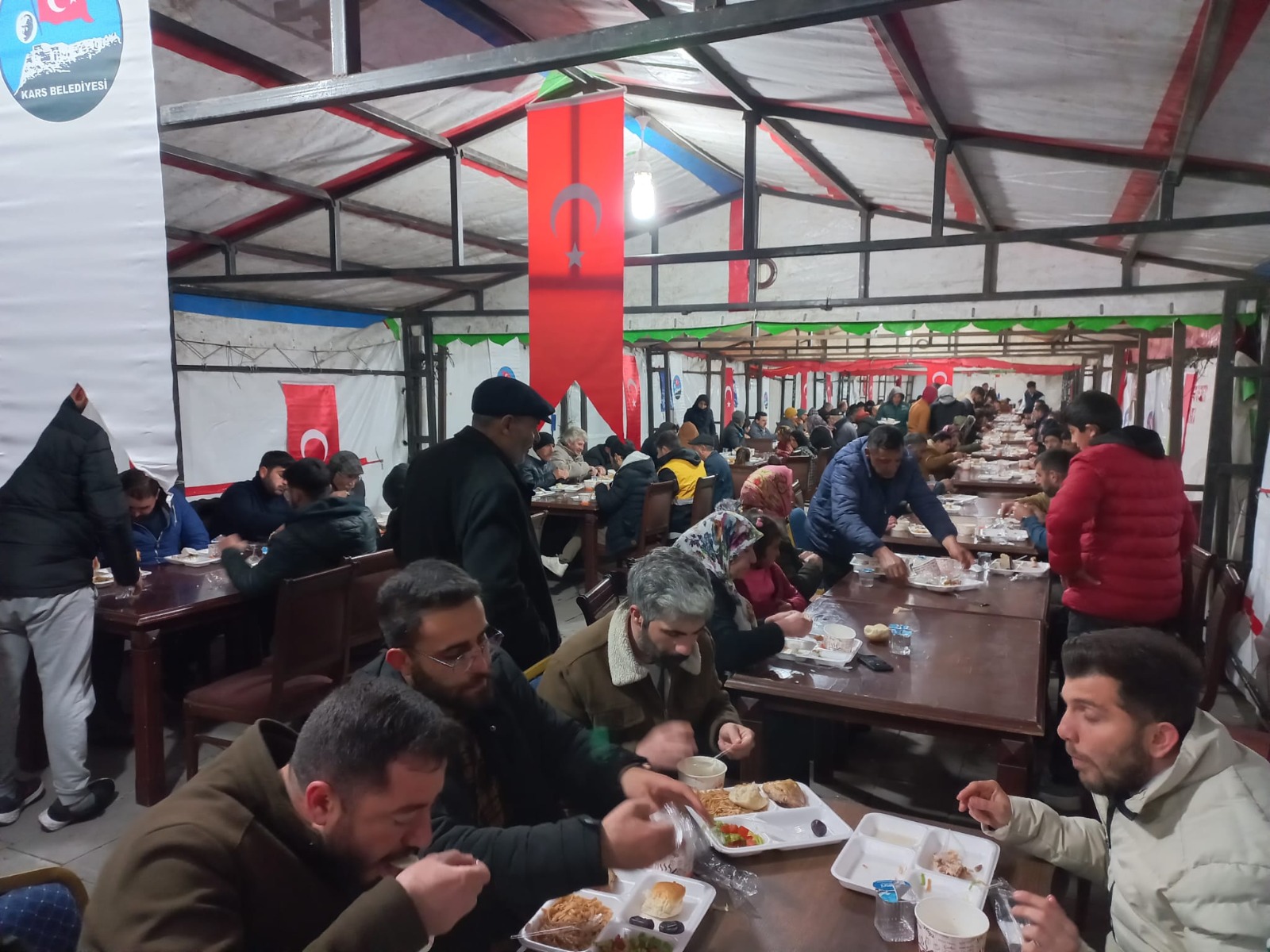 kars’ta-gonul-sofrasi-iftar-cadirinda-kuruluyor-(2).jpeg