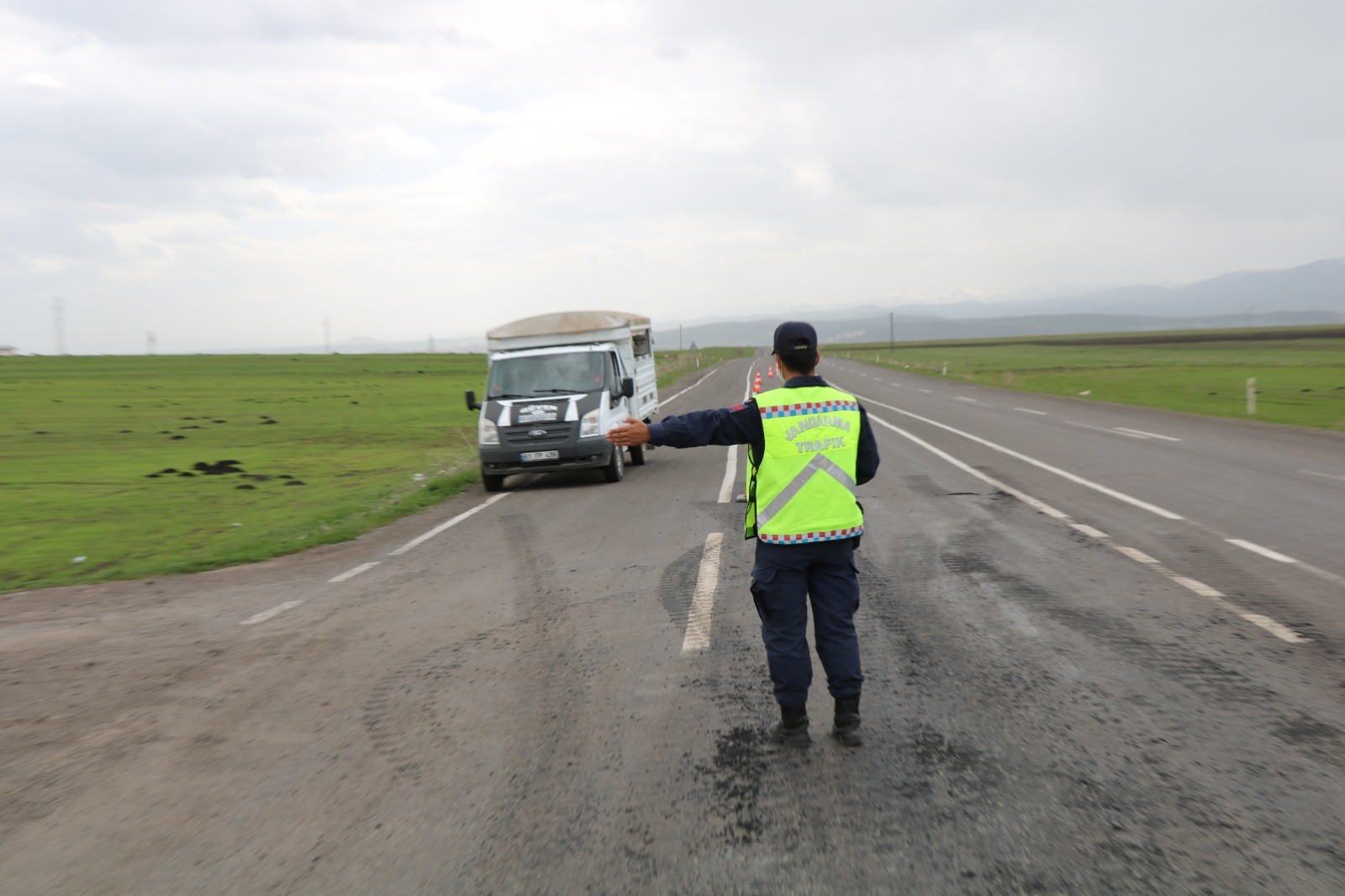 kars’ta-jandarmadan-trafik-uygulamasi-(2).jpg