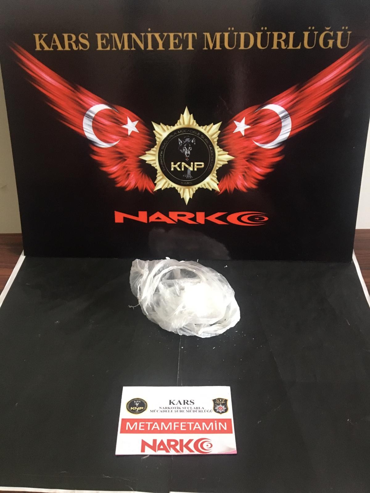 kars’ta-kayisi-kasasindan-uyusturucu-cikti-(4).jpg