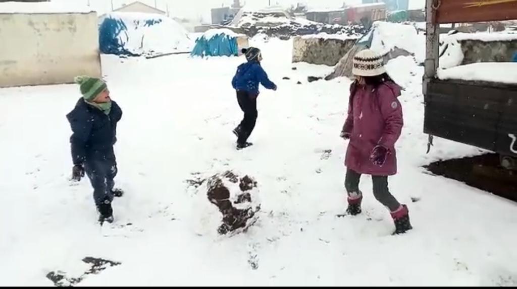 kars’ta-koy-cocuklarinin-kartopu-keyfi-(2).jpg