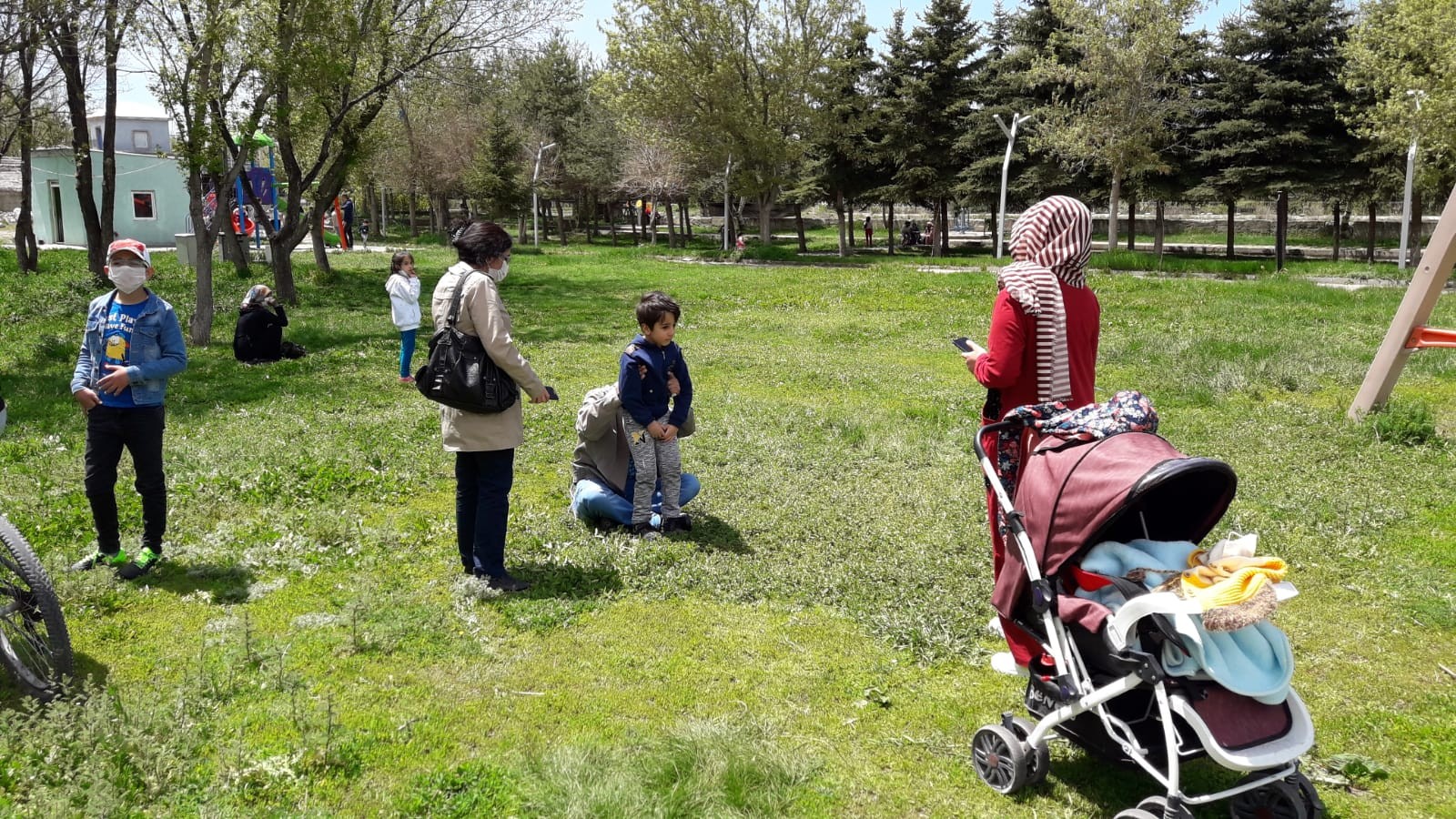 kars’ta-parklar-cocuklarla-senlendi-(5).jpg