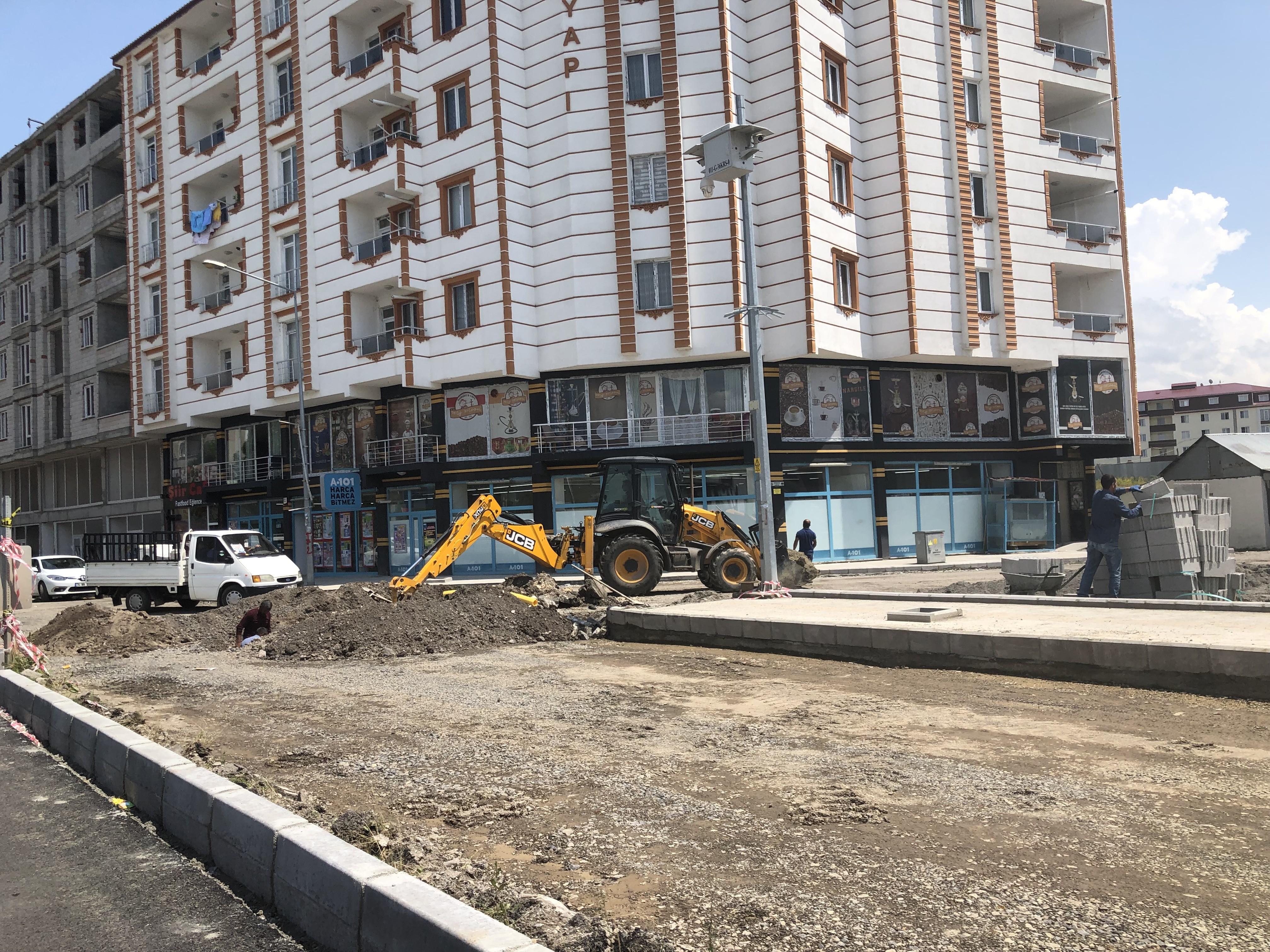 kars’ta-sehir-ici-yollar-yapiyor-(3)-001.jpg