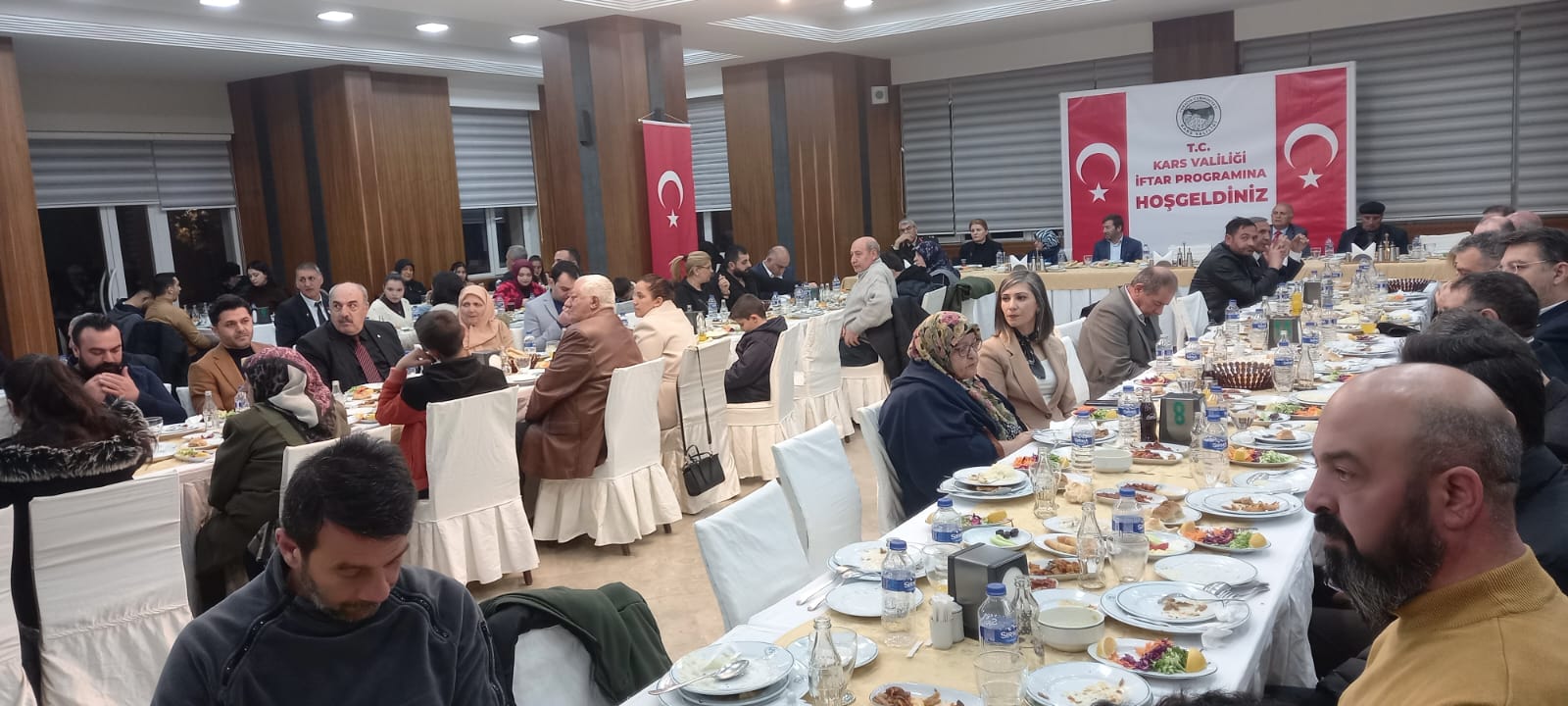 kars’ta-sehit-yakinlari-ve-gaziler-onuruna-iftar-programi-duzenlendi-(2).jpeg