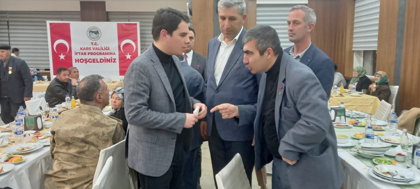kars’ta-sehit-yakinlari-ve-gaziler-onuruna-iftar-programi-duzenlendi-(4).jpeg