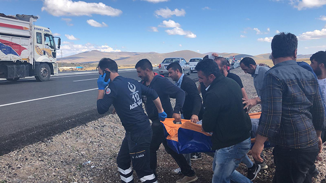 kars’ta-trafik-kazasi-16-yarali-(2).jpg