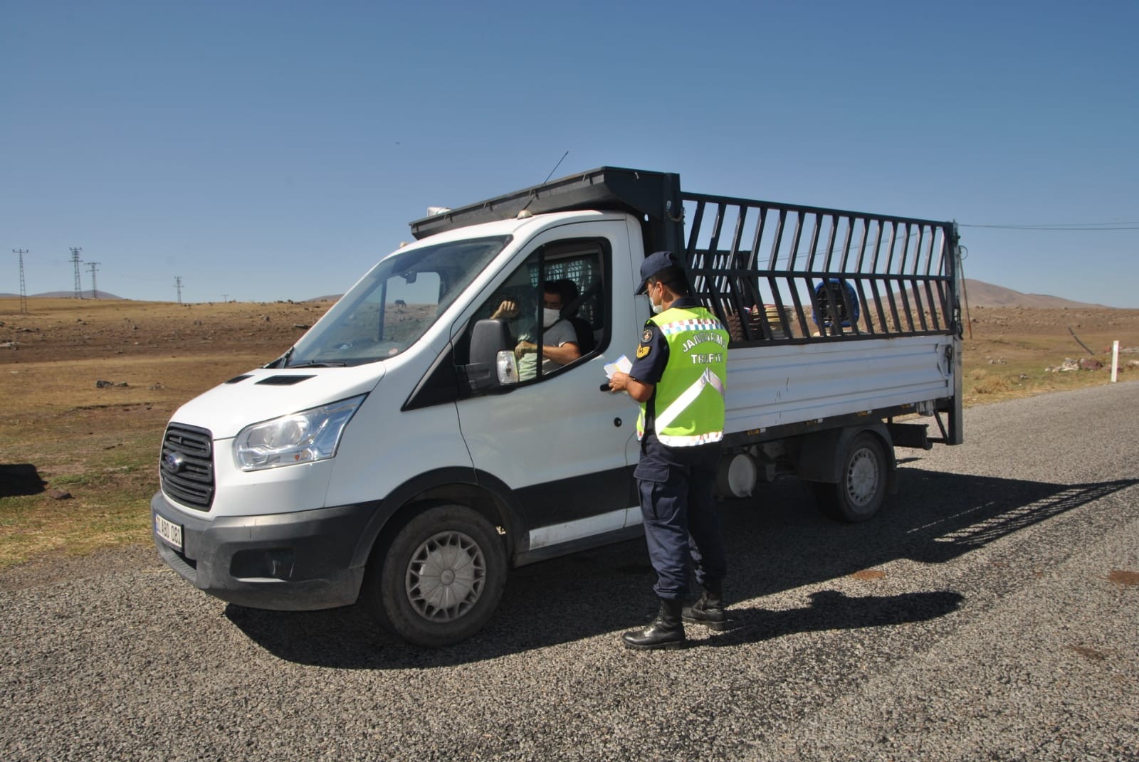 kars’ta-trafik-kontrolleri-devam-ediyor-(2).jpg