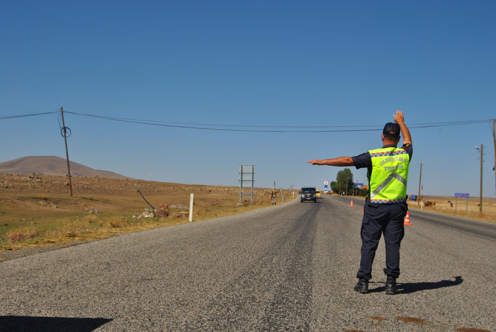 kars’ta-trafik-kontrolleri-devam-ediyor-(4).jpg