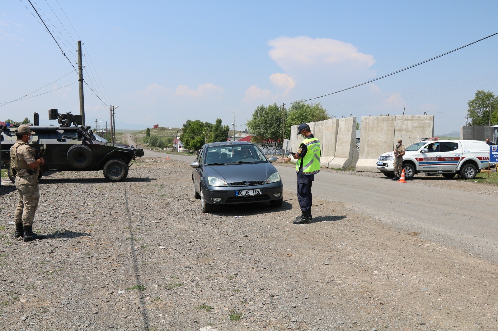 kars’ta-trafik-uygulamalari-devam-ediyor-(3).jpg