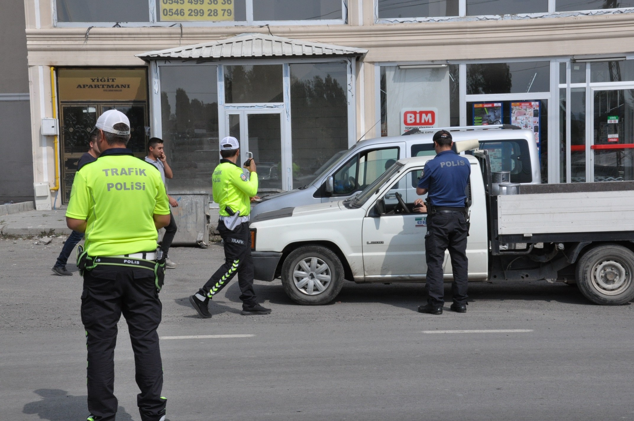 kars’ta-trafik-ve-asayis-uygulamalari-devam-ediyor-(1).jpg