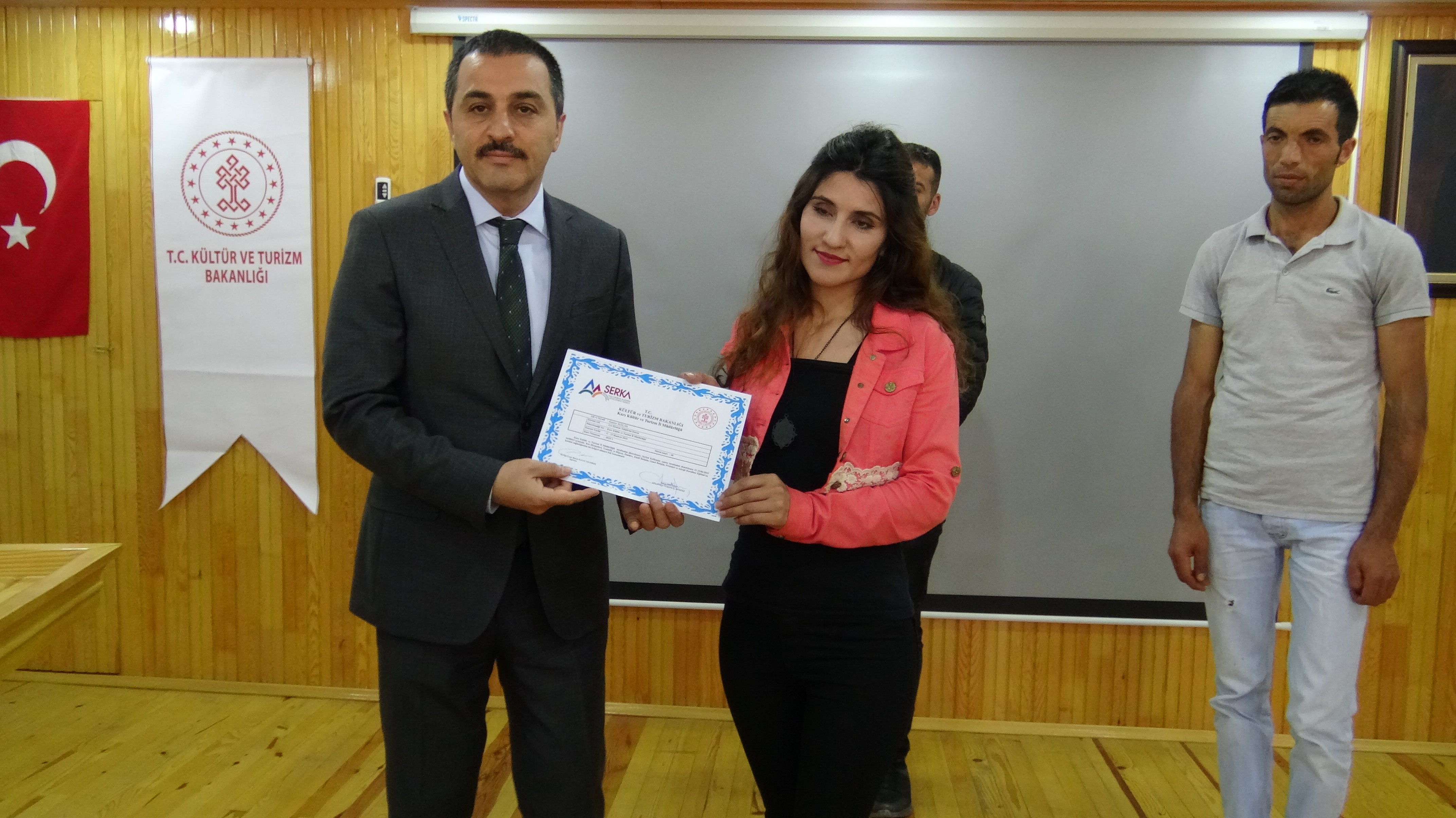 kars’ta-turizmciler-sertifikalarini-aldi-(3).jpg