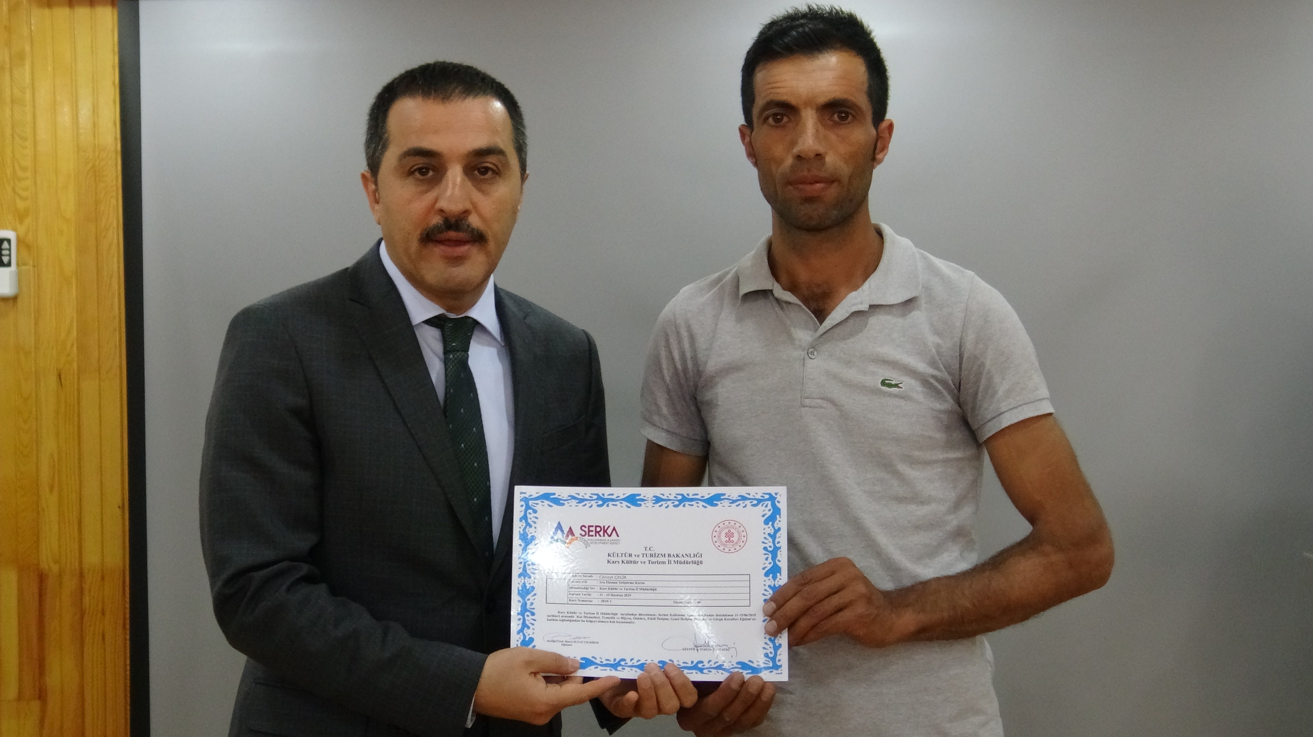 kars’ta-turizmciler-sertifikalarini-aldi-(4).jpg