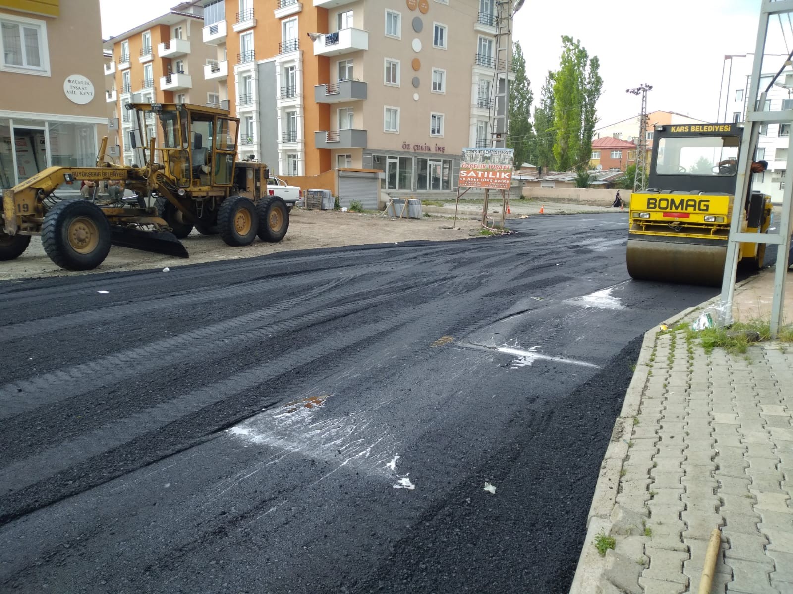 kars-belediyesi-asfalt-ve-yama-calismalarina-yogunlasti-(4).jpg