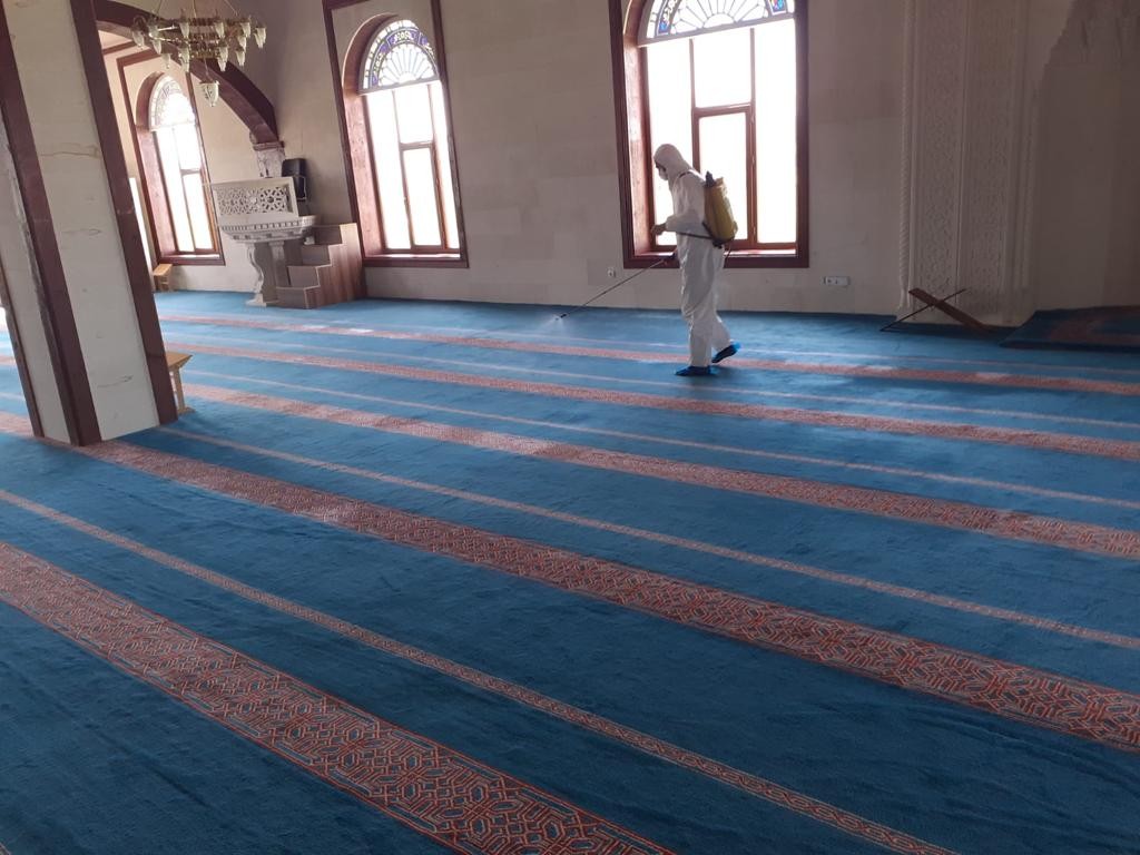 kars-belediyesi-camileri-dezenfekte-etti-(1).jpg