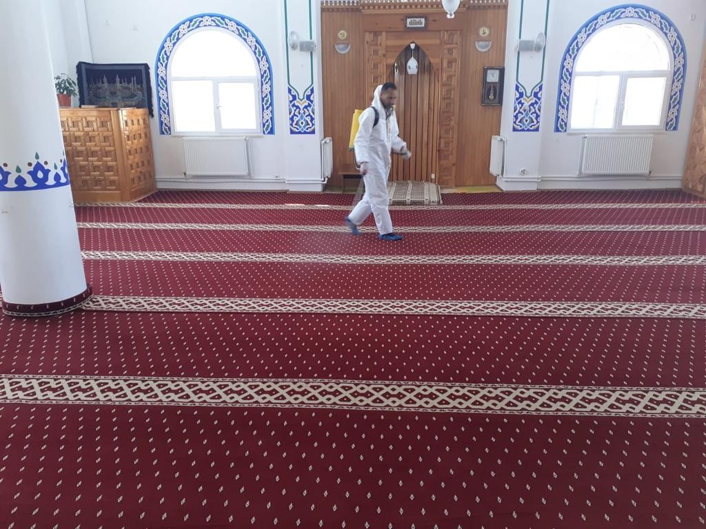 kars-belediyesi-camileri-dezenfekte-etti-(2).jpg