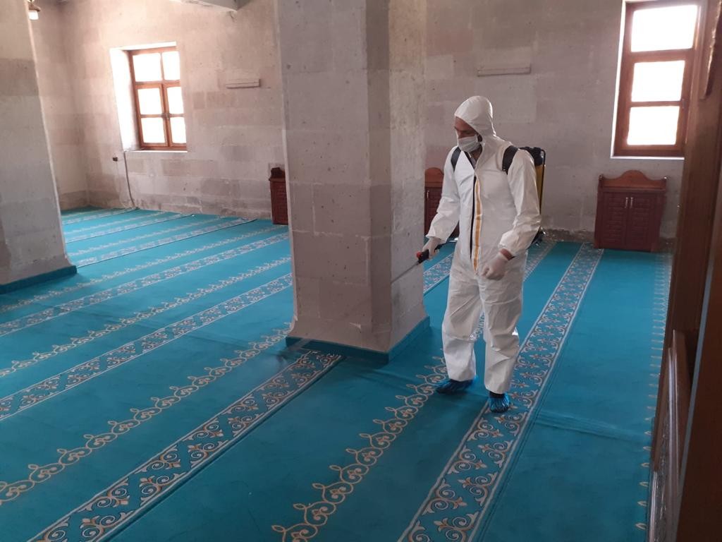 kars-belediyesi-camileri-dezenfekte-etti-(3).jpg