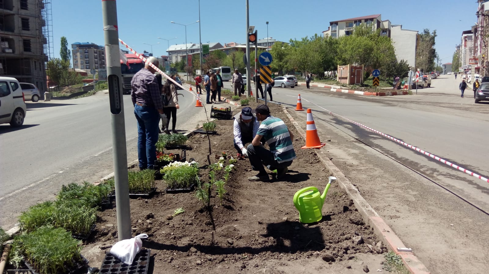 kars-belediyesi-cicek-dikti-(6).jpg