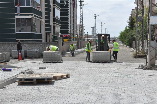 kars-belediyesinin-yol-ve-kaldirim-calismalarinda-yogun-mesai-(4).jpg