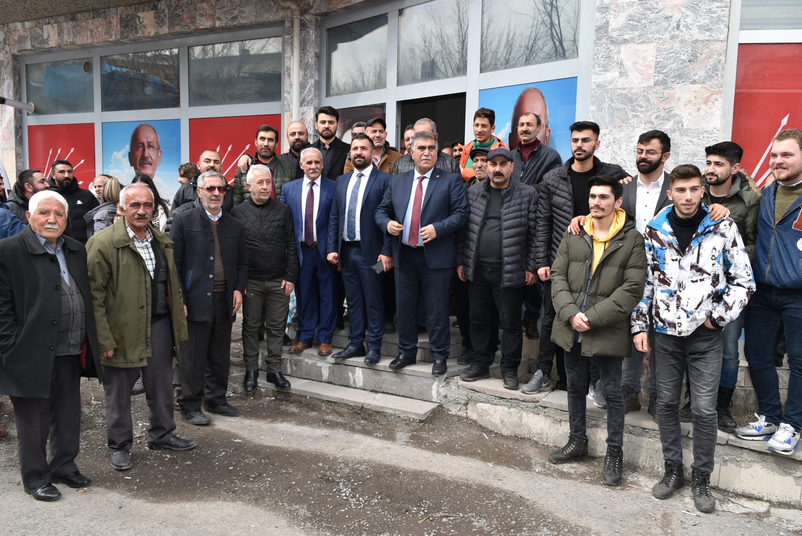 kars-chp’de-ilk-resmi-aday-adayi-onur-uludasdemir-(1).jpg