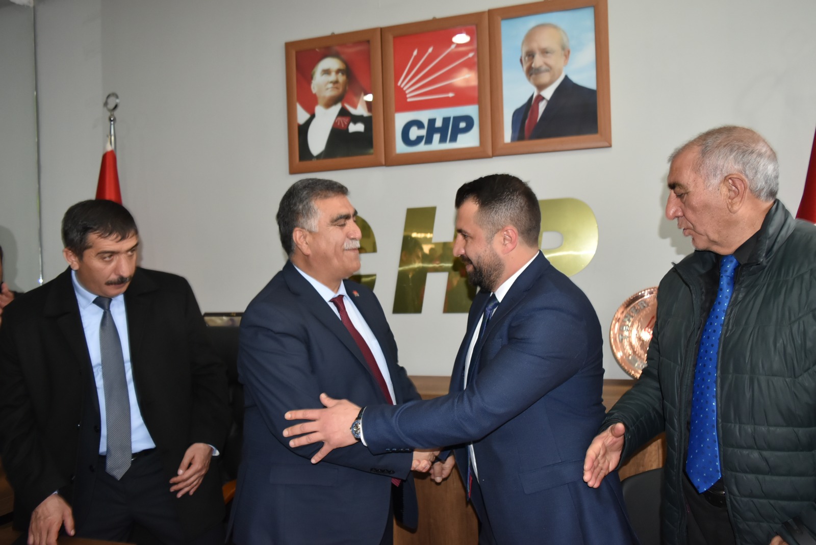 kars-chp’de-ilk-resmi-aday-adayi-onur-uludasdemir-(2).jpg
