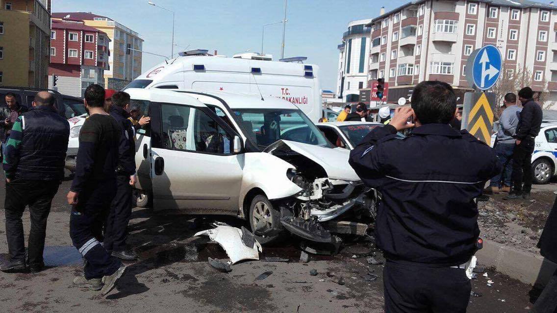 kars-trafik-kazasi-2-yarali-(1)-001.jpg
