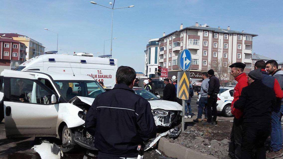 kars-trafik-kazasi-2-yarali-(5).jpg
